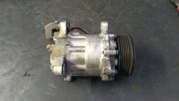 COMPRESSORE A/C usato - VOLKSWAGEN POLO 3A SERIE (11/94>09/01<)