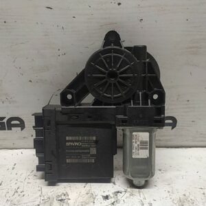 MOTORINO ALZACRISTALLO PORTA ANT. DX. usato - VOLVO XC60 (03/17>)