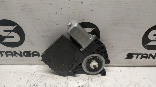 MOTORINO ALZACRISTALLO PORTA ANT. DX. usato - VOLVO XC60 (03/17>) - immagine 3