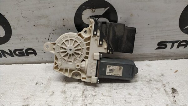 ALZACRISTALLO ELETTR. PORTA POST. DX usato - VOLKSWAGEN GOLF (5K/AJ) (09/08>)