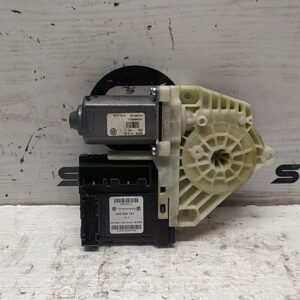 MOTORINO ALZACRISTALLO PORTA ANT. SX. usato - VOLKSWAGEN GOLF (5K/AJ) (09/08>)