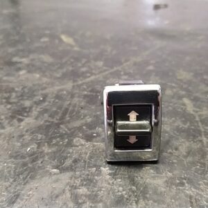 INTERRUTTORE ALZACRISTALLI PORTA ANT. usato - LANCIA BETACOUPSPIDERHPE