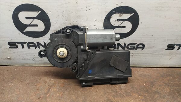 MOTORINO ALZACRISTALLO PORTA ANT. DX. usato - AUDI A2 (8Z) (06/00>02/06<) - immagine 3